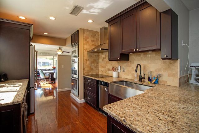 5335 8TH AVENUE N, St Petersburg, FL 33710