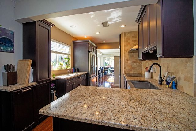 5335 8TH AVENUE N, St Petersburg, FL 33710