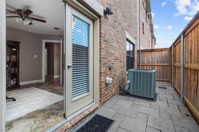 650 Westcross Street 12, Houston, TX 77018