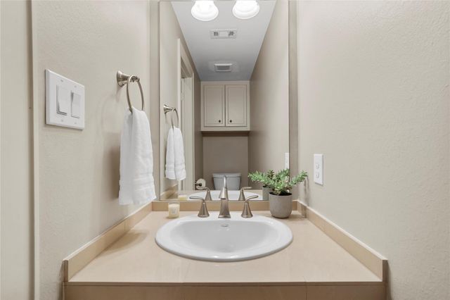 650 Westcross Street 12, Houston, TX 77018