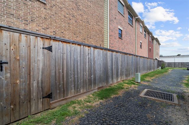 650 Westcross Street 12, Houston, TX 77018