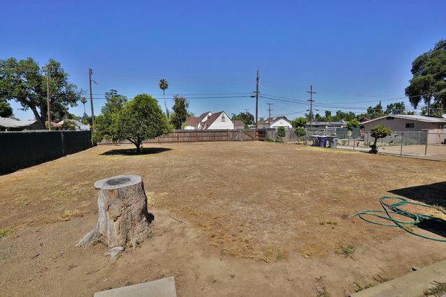 2307 N Valeria Street, Fresno, CA 93703