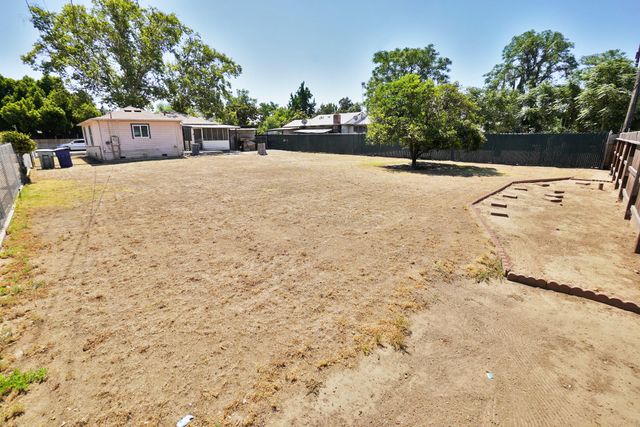 2307 N Valeria Street, Fresno, CA 93703