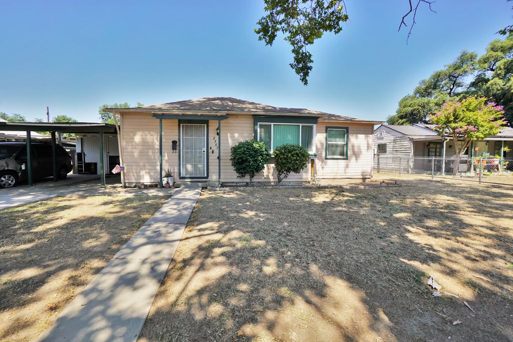 Image 1 of property listing at 2307 N Valeria Street, Fresno, CA 93703