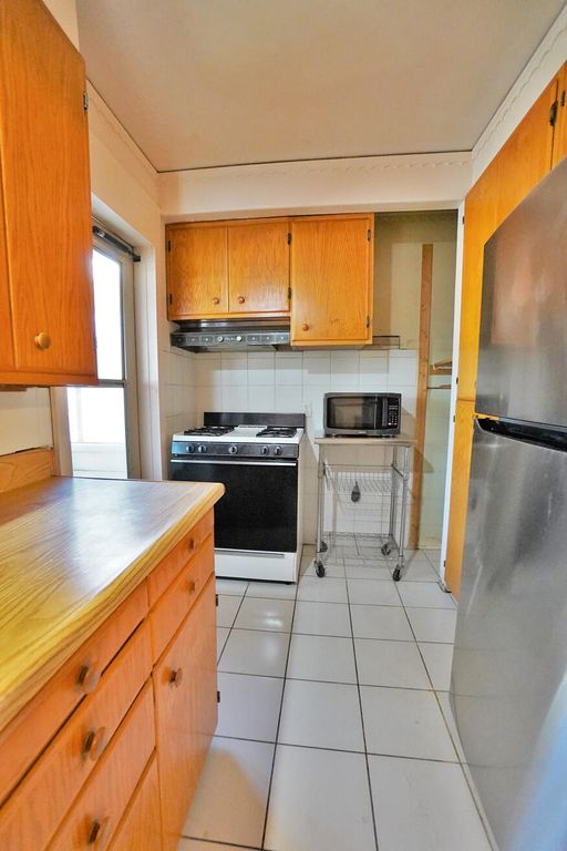 Image 12 of property listing at 2307 N Valeria Street, Fresno, CA 93703