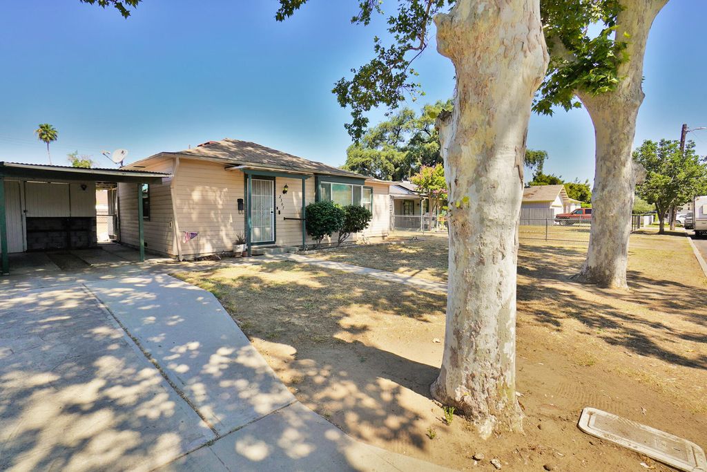 Image 2 of property listing at 2307 N Valeria Street, Fresno, CA 93703