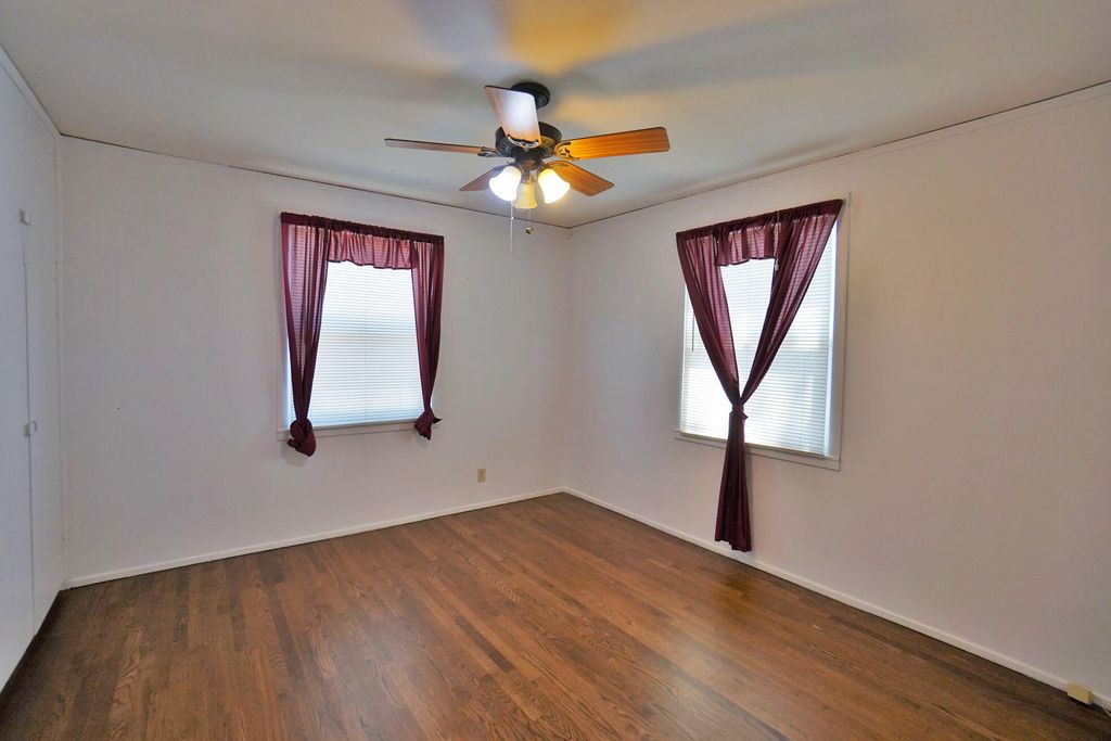 Image 20 of property listing at 2307 N Valeria Street, Fresno, CA 93703