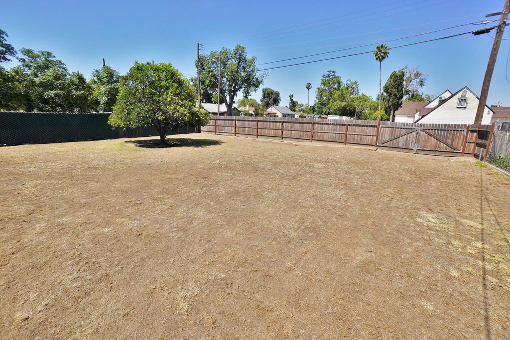 Image 36 of property listing at 2307 N Valeria Street, Fresno, CA 93703