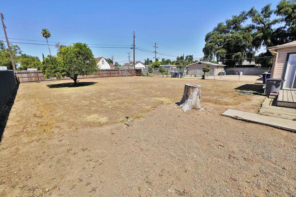 Image 40 of property listing at 2307 N Valeria Street, Fresno, CA 93703