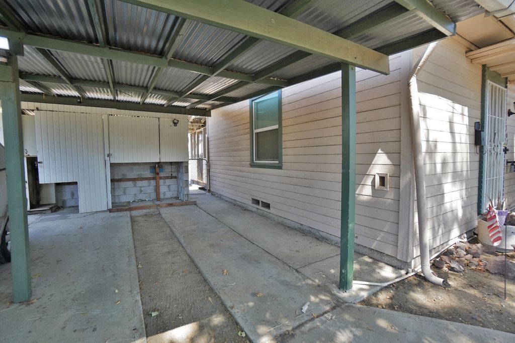 Image 43 of property listing at 2307 N Valeria Street, Fresno, CA 93703