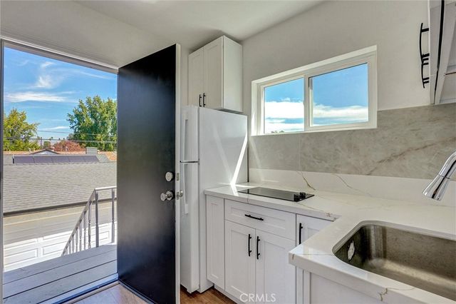 19549 Schoolcraft, Reseda, CA 91335