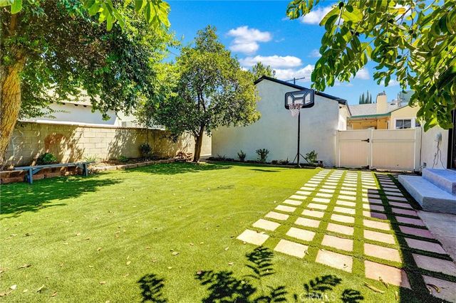 19549 Schoolcraft, Reseda, CA 91335
