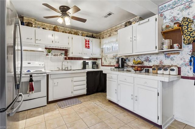 2824 Country Club DR, Suffolk, VA 23435