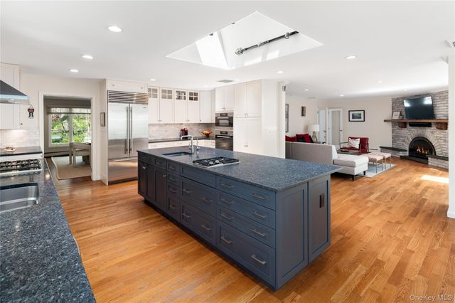 16 Carolyn Place, Armonk, NY 10504