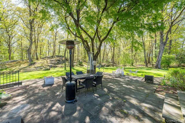 16 Carolyn Place, Armonk, NY 10504