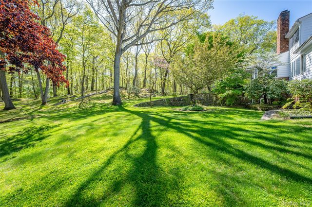 16 Carolyn Place, Armonk, NY 10504