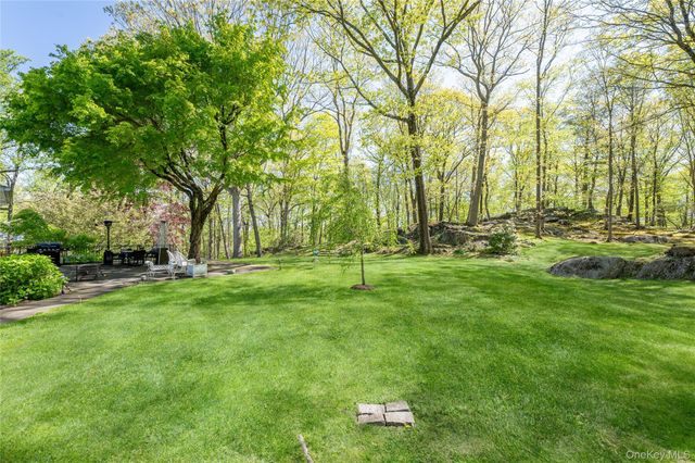 16 Carolyn Place, Armonk, NY 10504