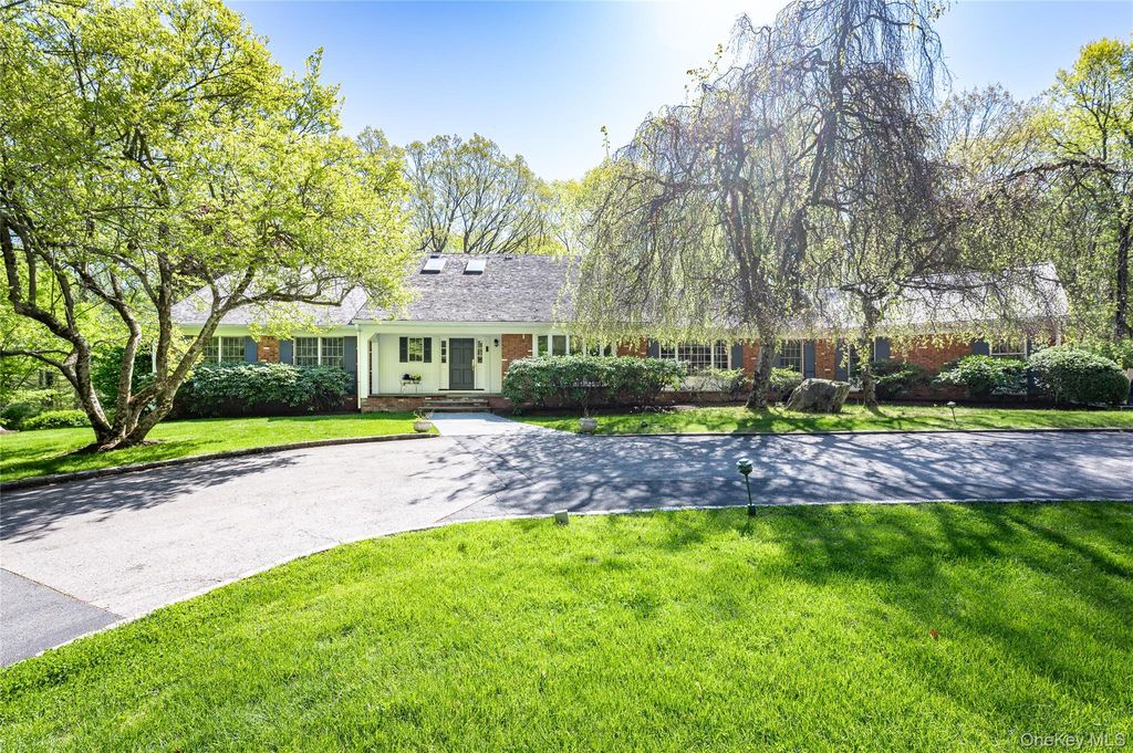 16 Carolyn Place, Armonk, NY 10504
