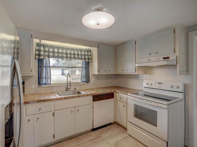 10320 HONEYSUCKLE LANE, Port Richey, FL 34668