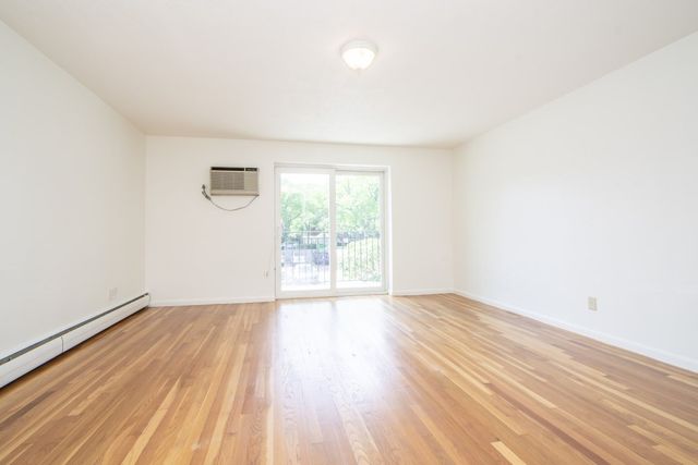 50 Green St 207, Brookline, MA 02446