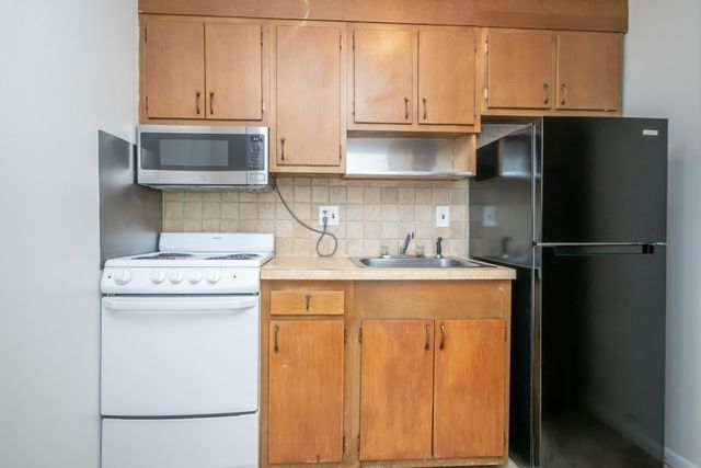 50 Green St 207, Brookline, MA 02446