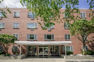 50 Green St 207, Brookline, MA 02446