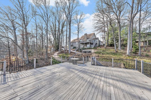 25 Findlay CIR, Penhook, VA 24137
