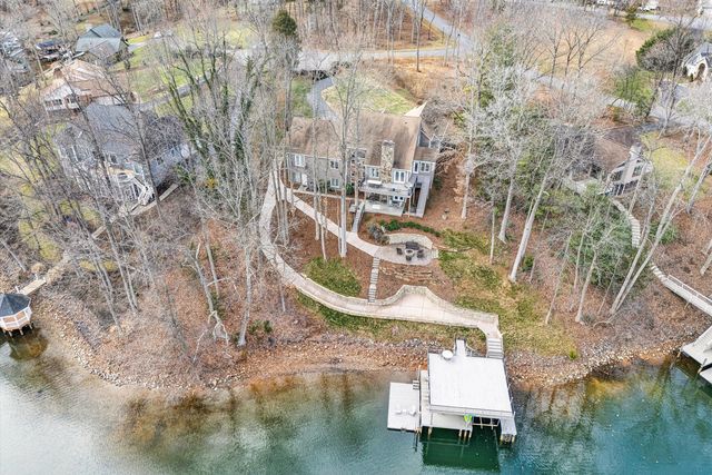 25 Findlay CIR, Penhook, VA 24137