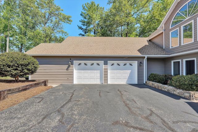 25 Findlay CIR, Penhook, VA 24137
