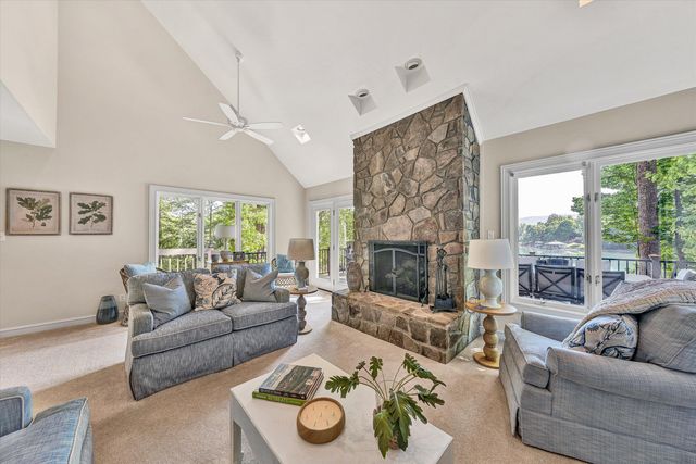 25 Findlay CIR, Penhook, VA 24137