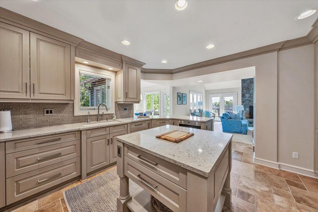25 Findlay CIR, Penhook, VA 24137