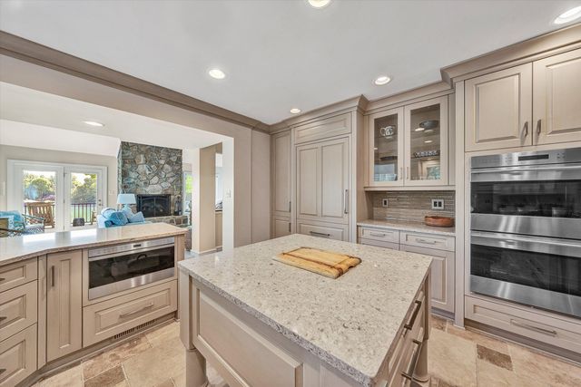 25 Findlay CIR, Penhook, VA 24137