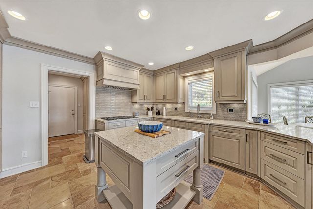 25 Findlay CIR, Penhook, VA 24137