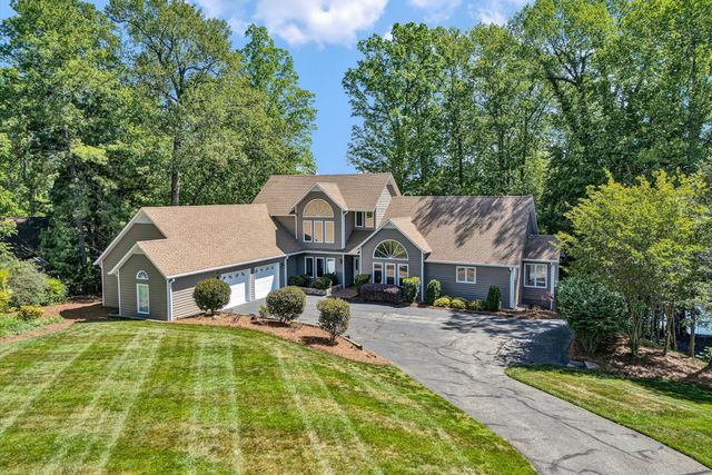 25 Findlay CIR, Penhook, VA 24137