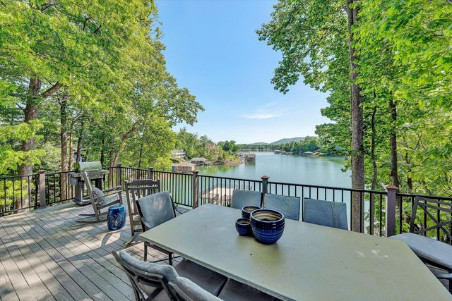25 Findlay CIR, Penhook, VA 24137