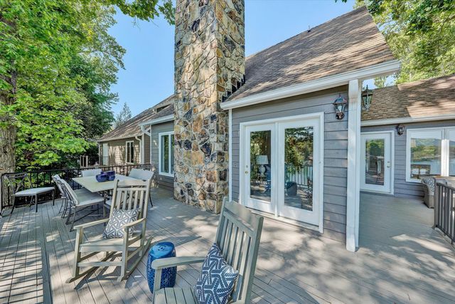 25 Findlay CIR, Penhook, VA 24137