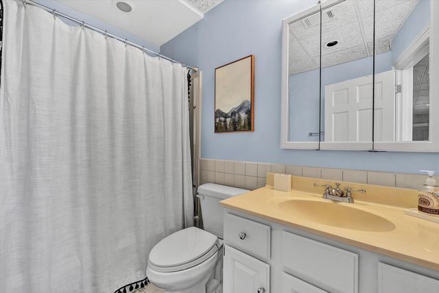25 Findlay CIR, Penhook, VA 24137