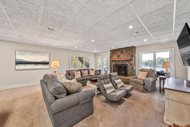 25 Findlay CIR, Penhook, VA 24137