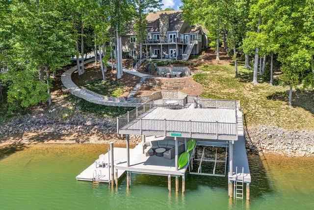 25 Findlay CIR, Penhook, VA 24137