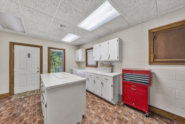 25 Findlay CIR, Penhook, VA 24137