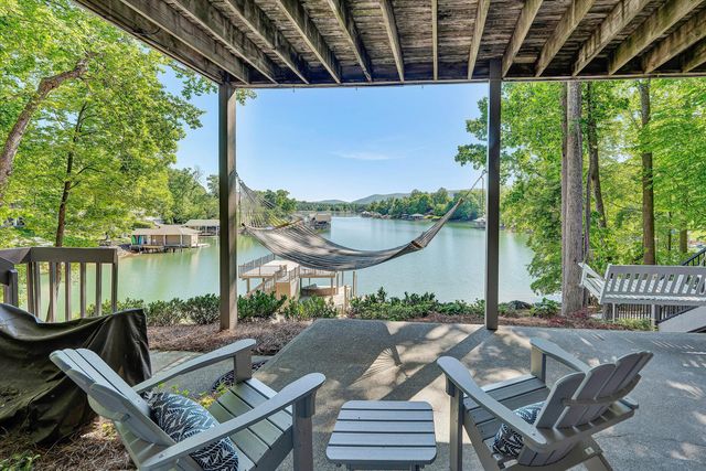 25 Findlay CIR, Penhook, VA 24137