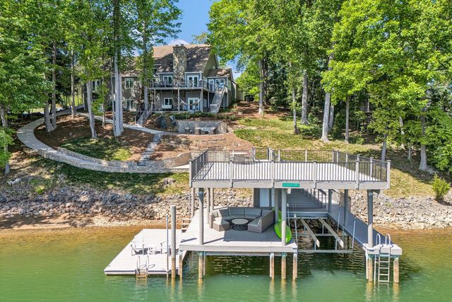 25 Findlay CIR, Penhook, VA 24137