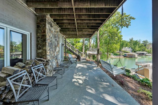25 Findlay CIR, Penhook, VA 24137