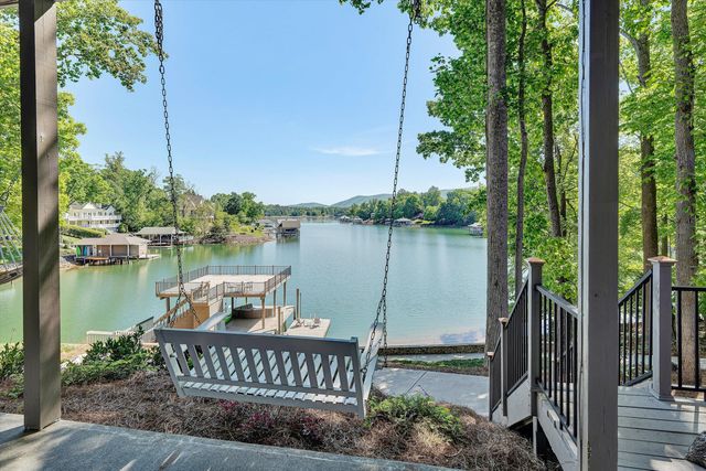 25 Findlay CIR, Penhook, VA 24137
