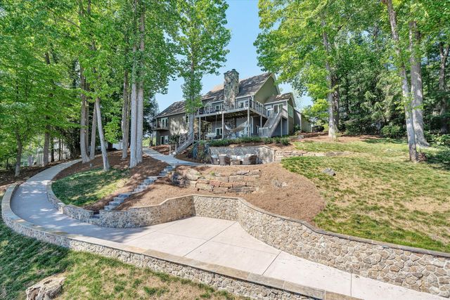 25 Findlay CIR, Penhook, VA 24137