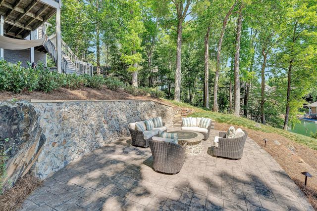 25 Findlay CIR, Penhook, VA 24137