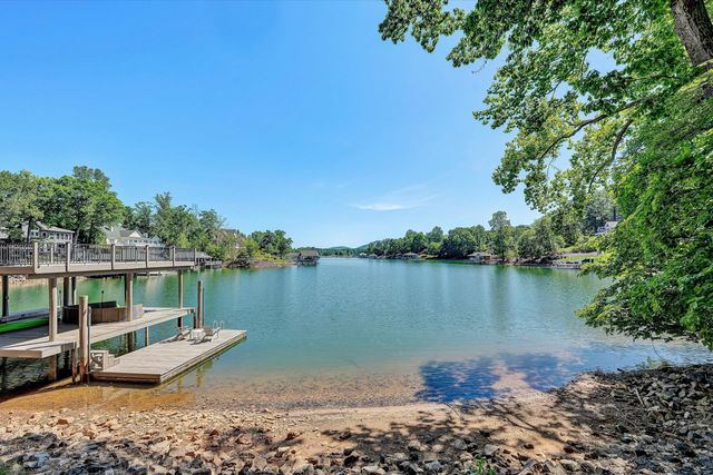 25 Findlay CIR, Penhook, VA 24137