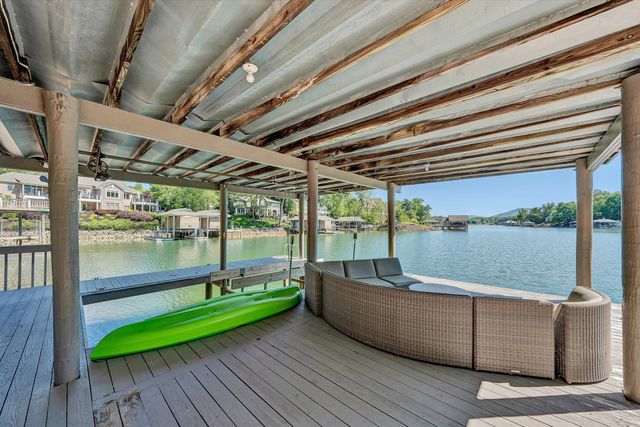 25 Findlay CIR, Penhook, VA 24137