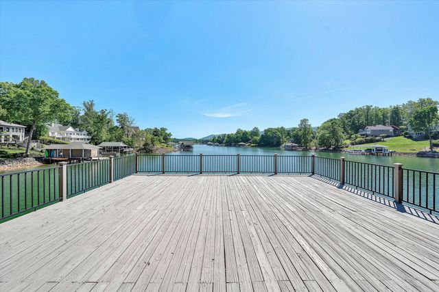 25 Findlay CIR, Penhook, VA 24137