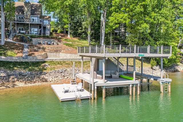 25 Findlay CIR, Penhook, VA 24137